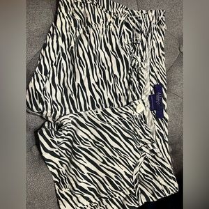 Miley Cyrus shorts!